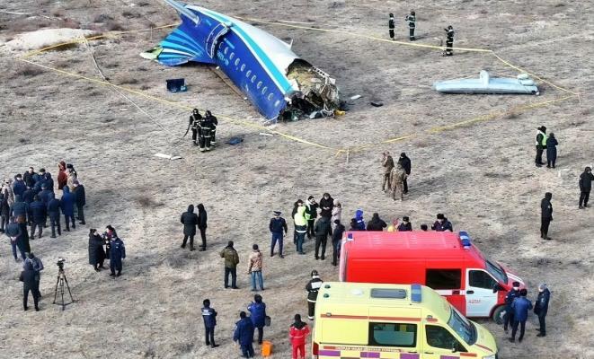 突发消息！阿塞拜疆航空公司针对自身客机在哈萨克斯坦境内坠毁做出最新表态，该公司声