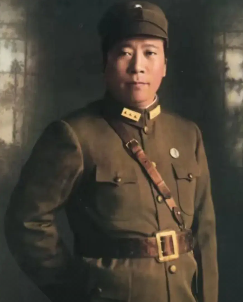 杨虎城，中国历史读太少，太嫩。
西安事变后，其实杨虎城的路只有五条：

一，逃跑