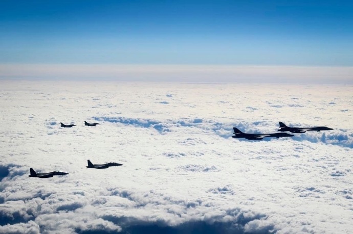 美日韩联演
USAF EL B1B（第28轰炸机联队第34、37中队）
JASD