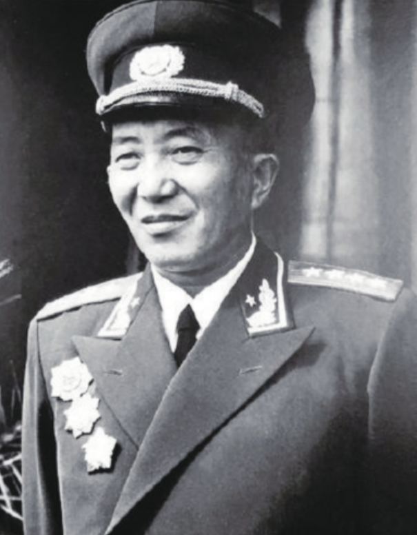 1936年，罗瑞卿不慎磕伤了牙齿，于是在西安的一家牙科诊所接受治疗，治疗过程中，