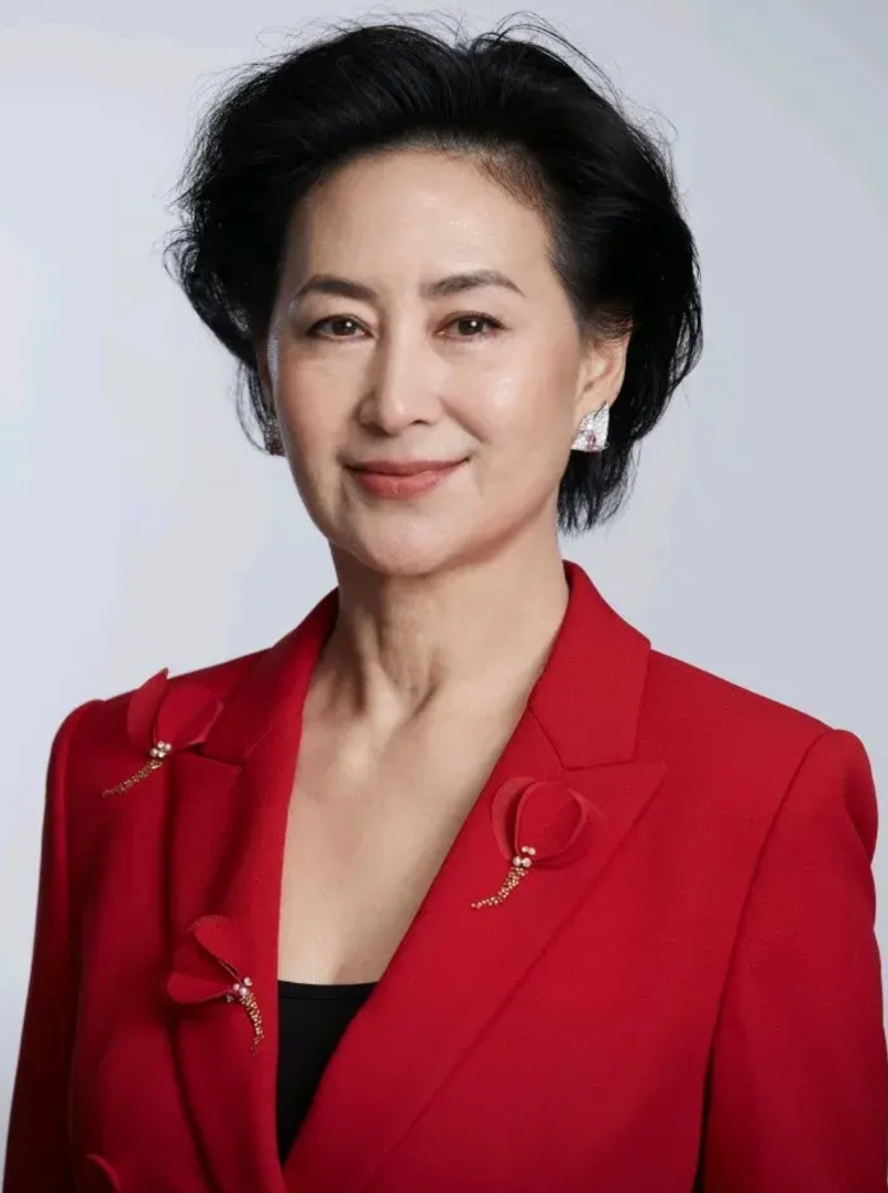 何超琼说，1997年香港回归的时候，我爸爸跟我打赌，你认为像上海这样的大城市多少