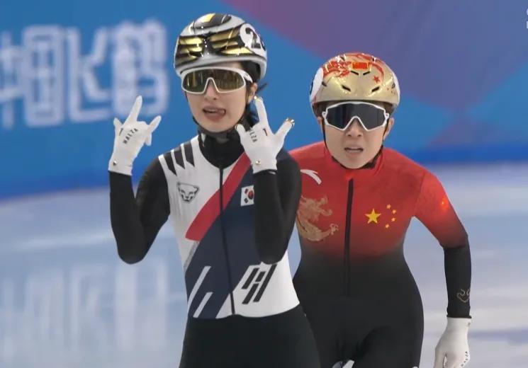 哈尔滨亚冬会短道速滑女子1500米，中国队获得银牌和铜牌。
中国队公俐第二名，成
