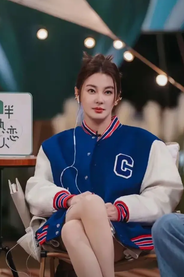 张雨绮曝光于适劈腿以后，
网上一大堆人开始骂她，
说她自己不干净还有脸骂别人！