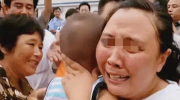 “他们抢走我孩子，我怎么能不反抗！”2022年3名人贩子光天化日之下抢孩子，孩子
