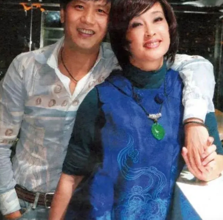 娱乐界从来都不缺少毁三观的爆炸性新闻，10月29日，刘晓庆被爆料曾出轨小20岁的