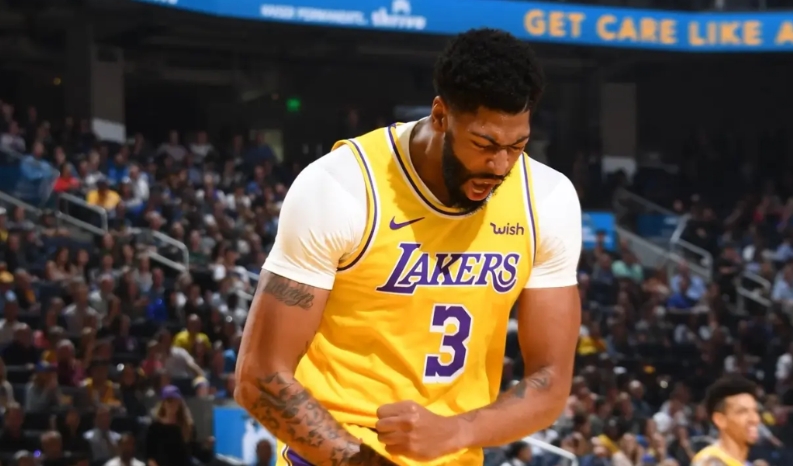 毫无意外，湖人今日为什么能够以113:100赢下国王呢？原因并不复杂。


1，