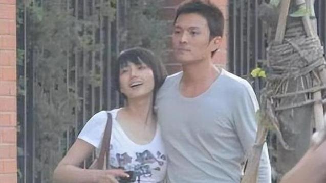 高圆圆是他的遗憾，12年来零绯闻，40岁娶“旺夫”娇妻后一炮而红