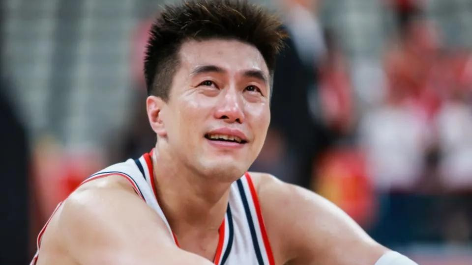 CBA巨星郭艾伦眼部重伤：职业生涯的严峻考验与CBA的隐忧