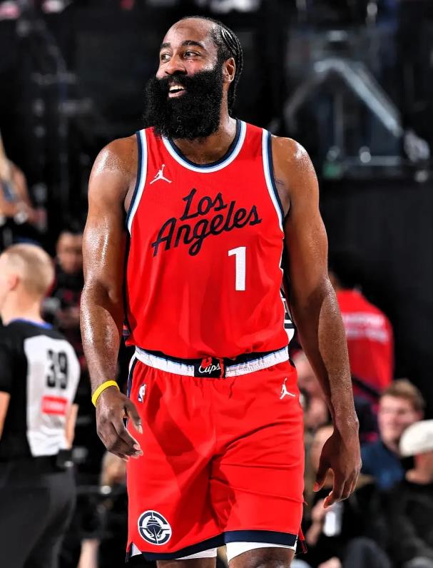 有啥说啥，NBA本赛季赛程过半依旧稳稳当当掌舵的只有这3名球员！

1、哈登——