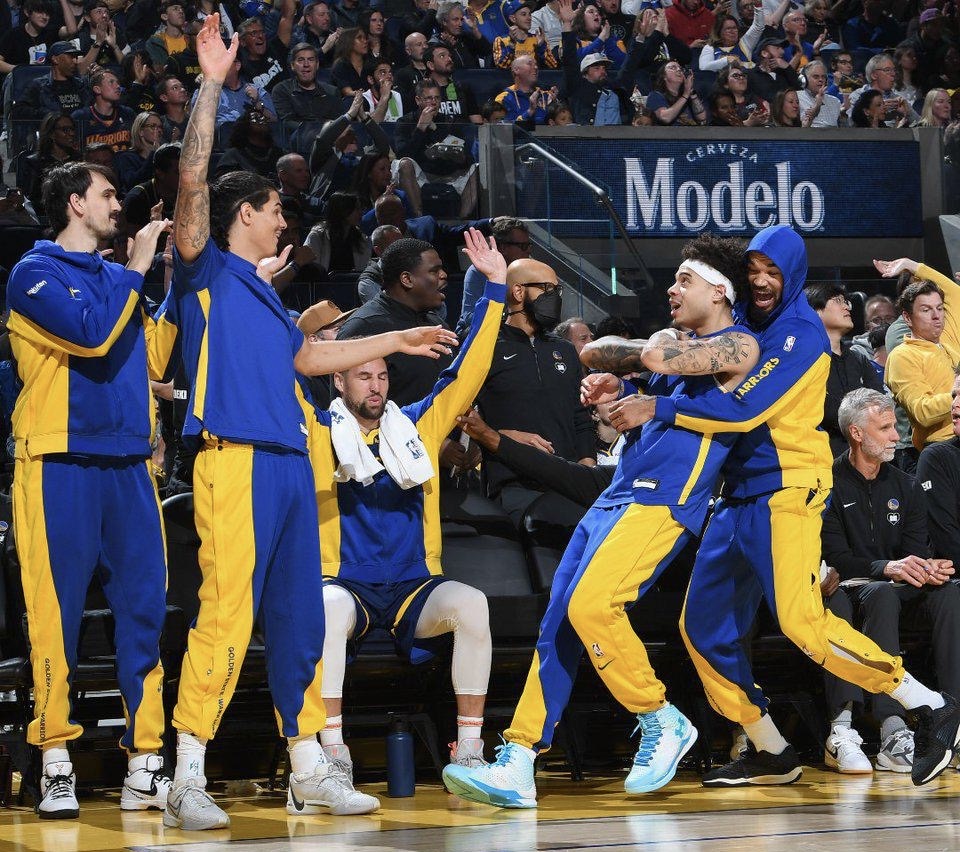 约基奇本赛季历史地位会不会直接把库里给超了？
目前约基奇2个MVP，1个总冠军，