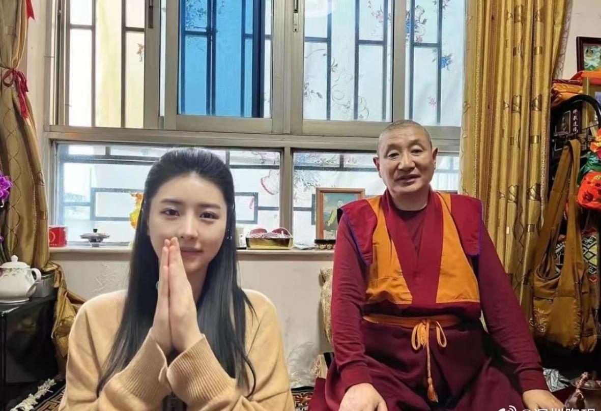 不懂就问，这是灌顶吗？
貌似大师还给赐了佛名