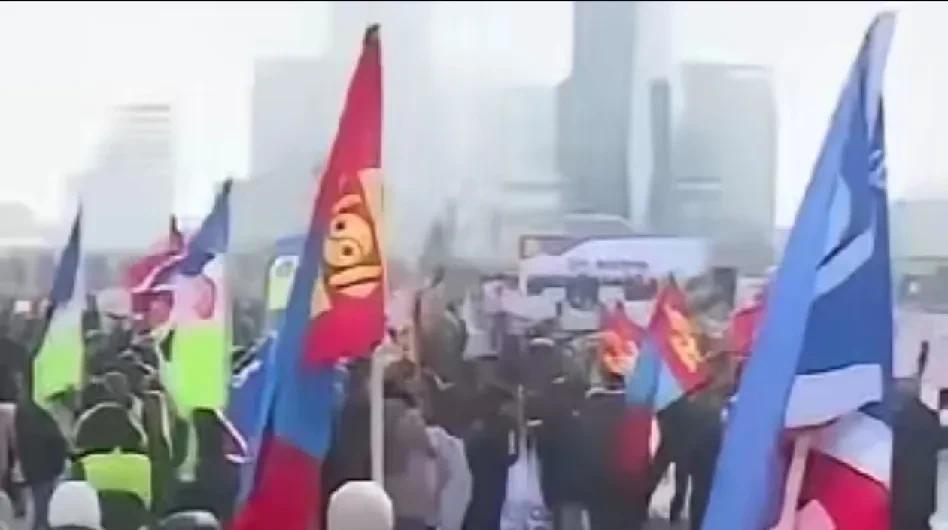 蒙古国是一个地广人稀的国家，主要从事畜牧业，生产羊毛、牛皮等农产品，但由于该国资