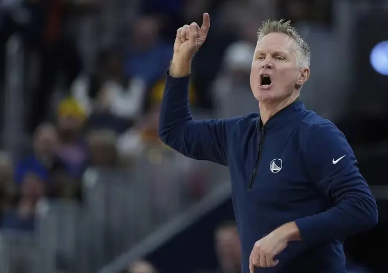 科尔真是嘴硬到死！上一场波姐发挥不好，赛后发言极力维护波姐，觉得他防守态度好，打