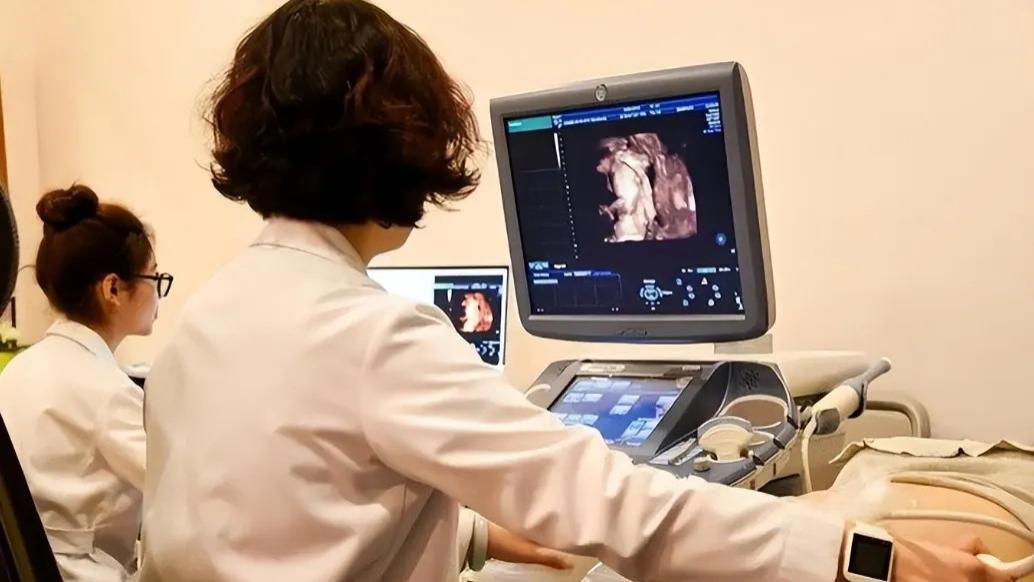 妻子急需剖腹产，医院连下6次病危通知，丈夫却拒不签字