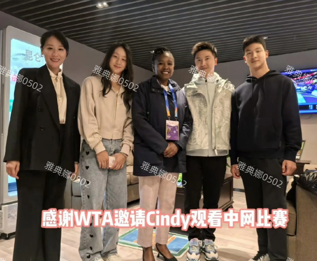 田亮一的儿子小亮仔长得也太着急了!
明明还不满13岁，但他脖子很粗还有小胡子，看