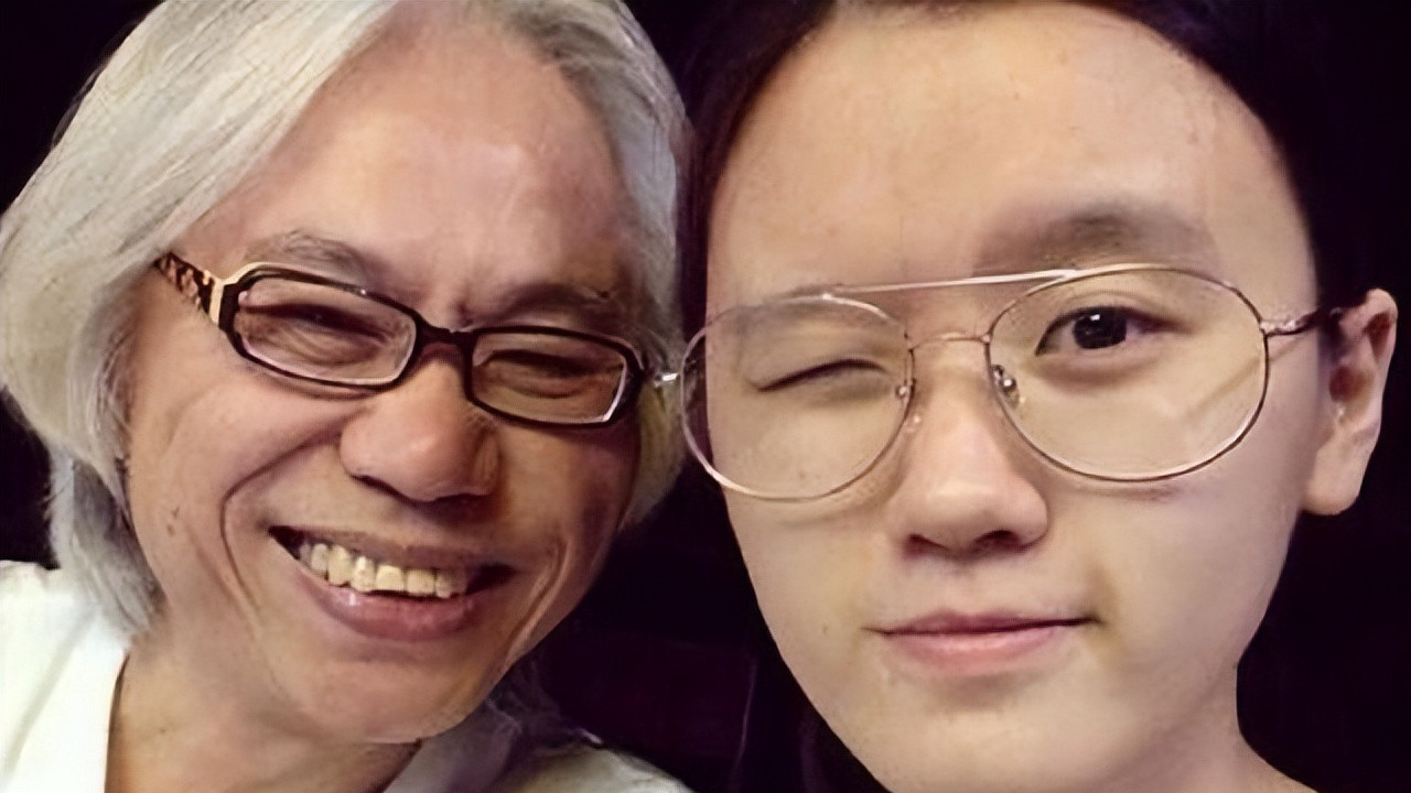 爷孙恋现状：女孩怀着身孕，以家庭主妇之姿守在拄拐杖的男人身边