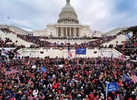 特朗普准备宣布美国进入紧急状态！

当地时间18日，特朗普准备宣布美国进入紧急状