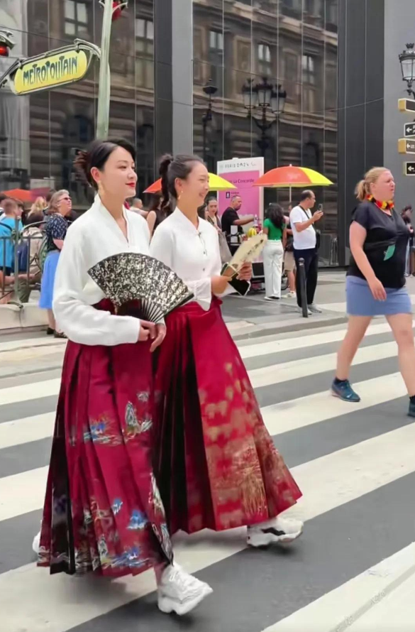 田亮叶一茜真的把森碟养的很差！

围绕田亮和叶一茜对女儿森碟的养育方式，网络上出