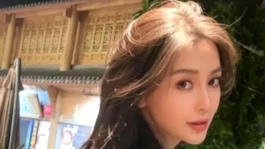 杨颖副主任身份曝光，与霍启山出席同场典礼