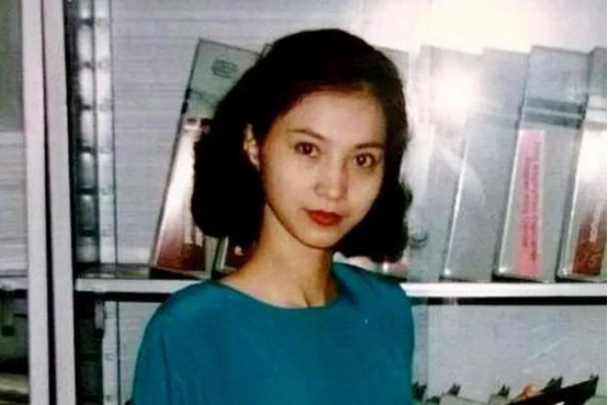 1997年，武汉某高校女生宿舍传来了一阵尖叫，是因为一个富二代夜闯了女生宿舍。结