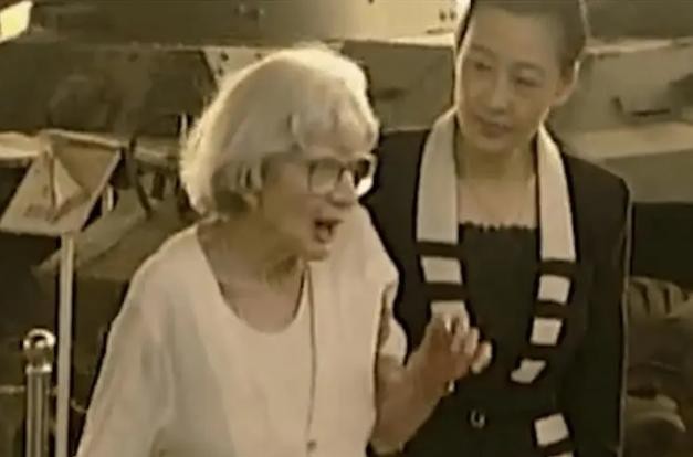 五名女战士在战场上的壮烈牺牲，是一段既令人心痛又无比敬仰的历史。她们在1951年