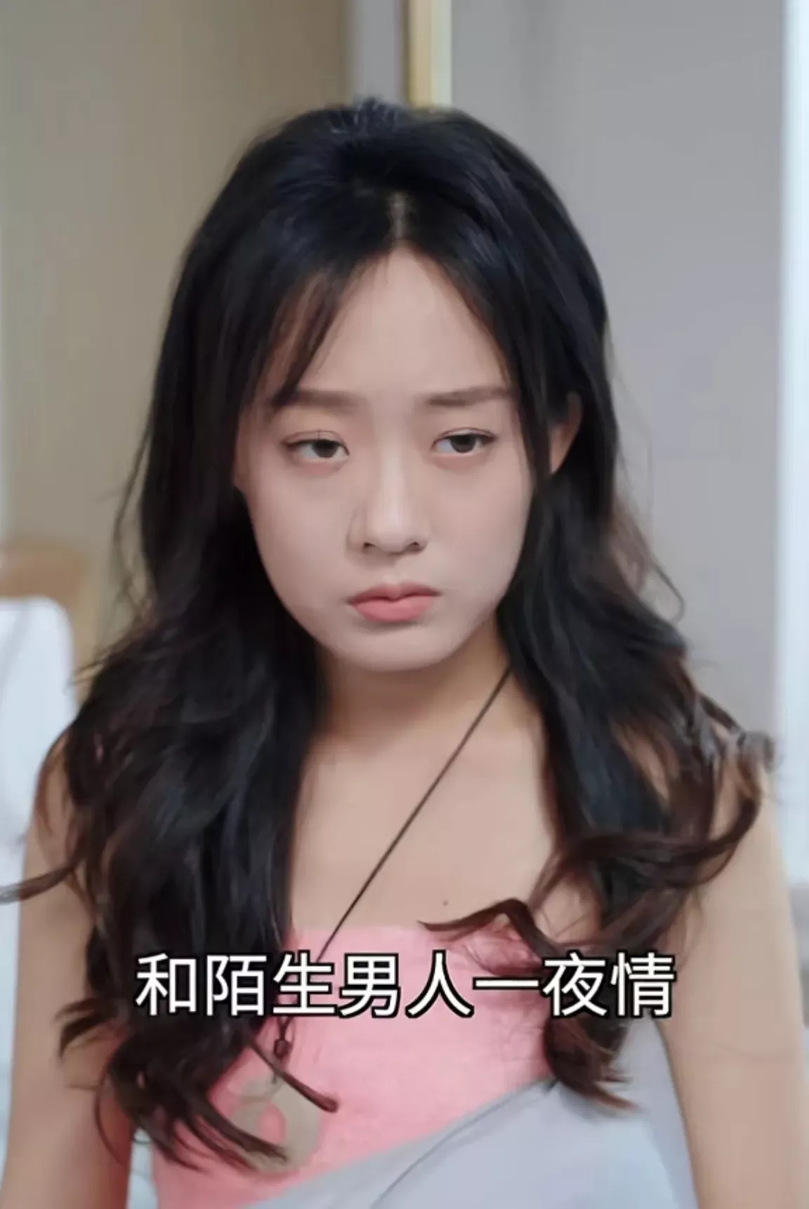 湖北宜昌，男子垂涎女友闺蜜美色，约女友闺蜜开房，承诺支付3000元。闺蜜称，自己