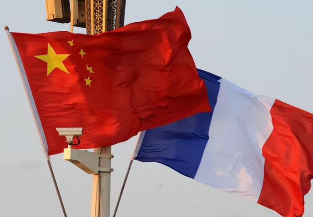 法国后悔了！对中国电车加关税投下同意票后，中方发起反制，法国打来电话，表示无意将