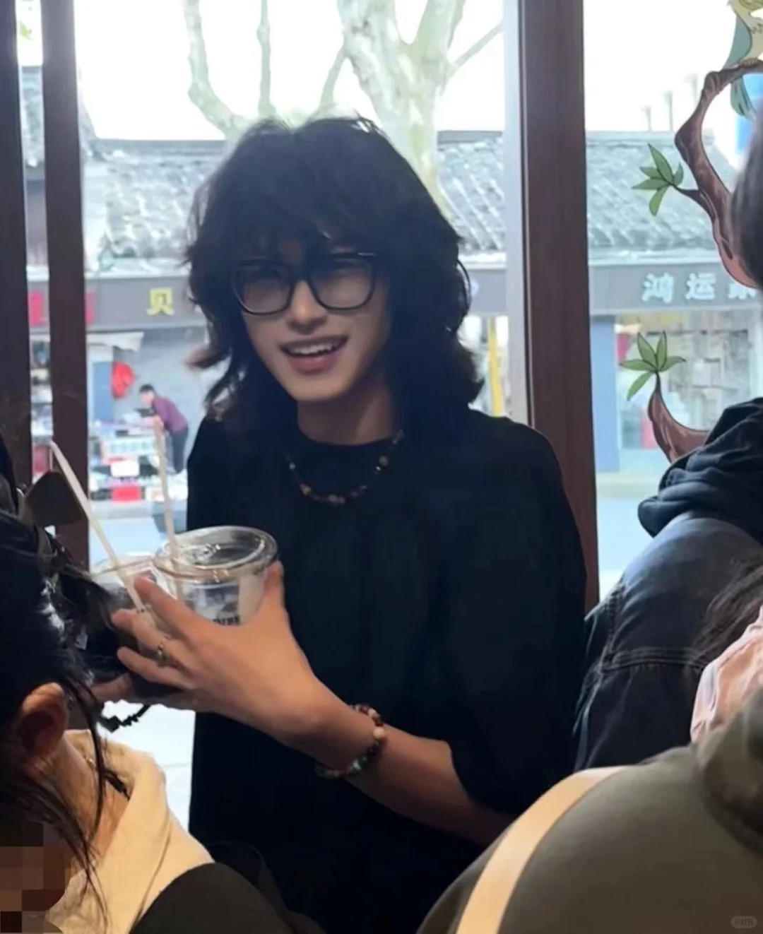 偷感很重
朋友说我偷感很重