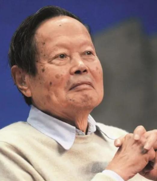 2012年，中国关于是否修建大型粒子对撞机的争论引发了广泛关注。这场辩论的主角是
