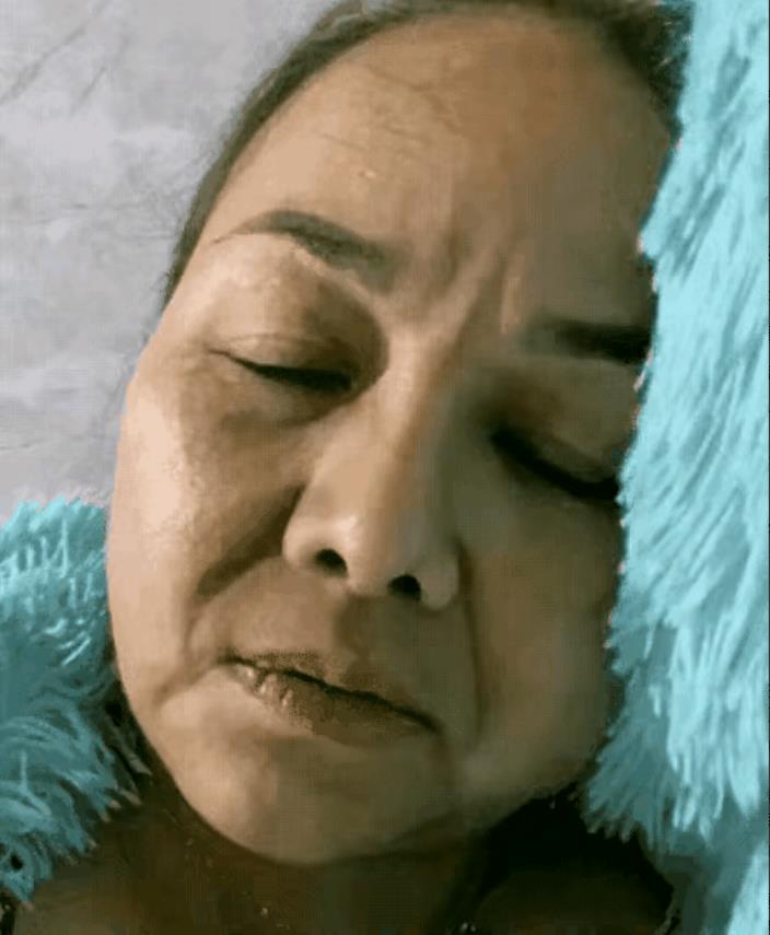 啊！老娘刚刚睡醒忘记开美颜了！赶快开一下，人家又是美丽的小公主，噢耶!