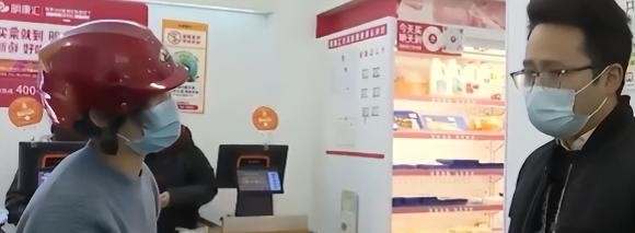 女子被叫阿姨怒打收银员赔了钱

                        