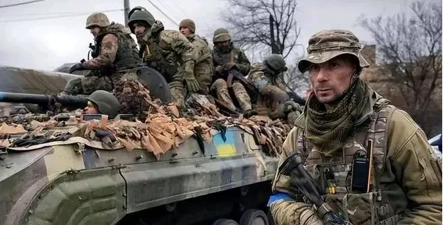 为什么说乌军很难支撑到2026年？内行人的话戳穿了真相：

1.乌克兰兵源短缺，