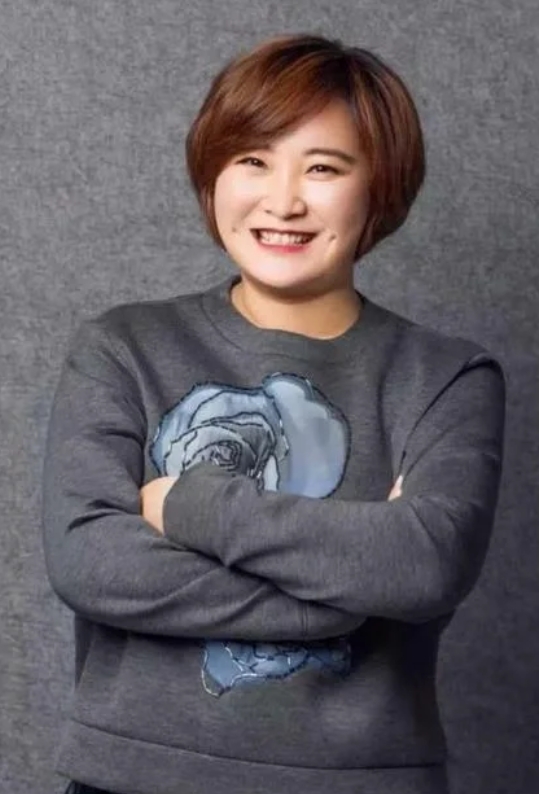 贾玲逆袭之路引关注