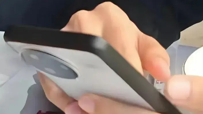 红米Remi K80正在预热中，不过这次在外观方面有一定的变化，摄像头模组采用小