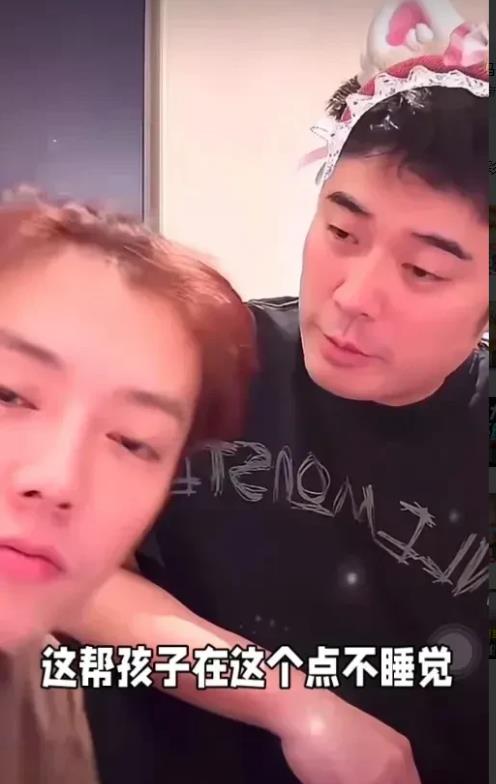 原来，鹿晗很早就不对劲了，陈赫曾在直播中表示：他需要“宣泄”！

录制《五哈》时