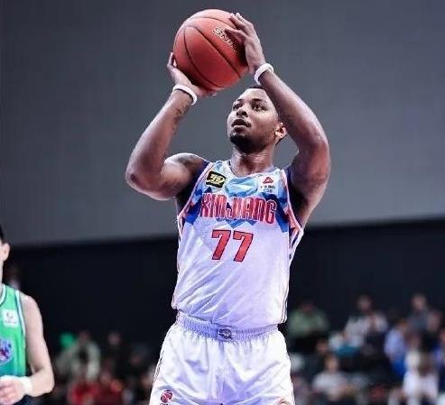 本赛季皮特森已经开始严重退化！！
上赛季场均27.2分6.2篮板4.7助攻1.4