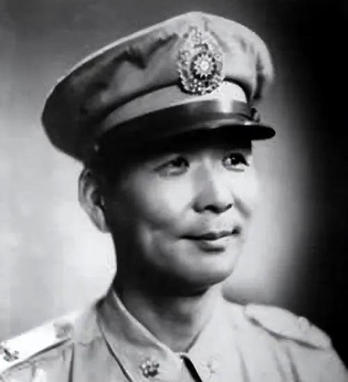 1948年12月7日，胡琏乘飞机从双堆集来到南京，汇报黄维兵团被围情况。蒋介石专