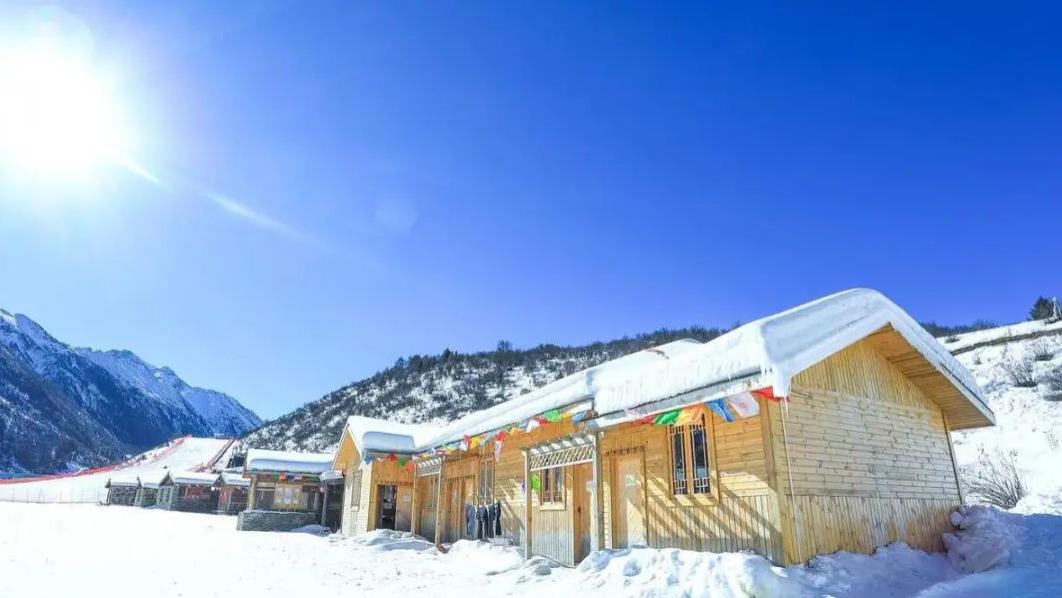 12月-2月的川西，汇集很多此生难得一见的景观，这些地方，惊艳又壮观
