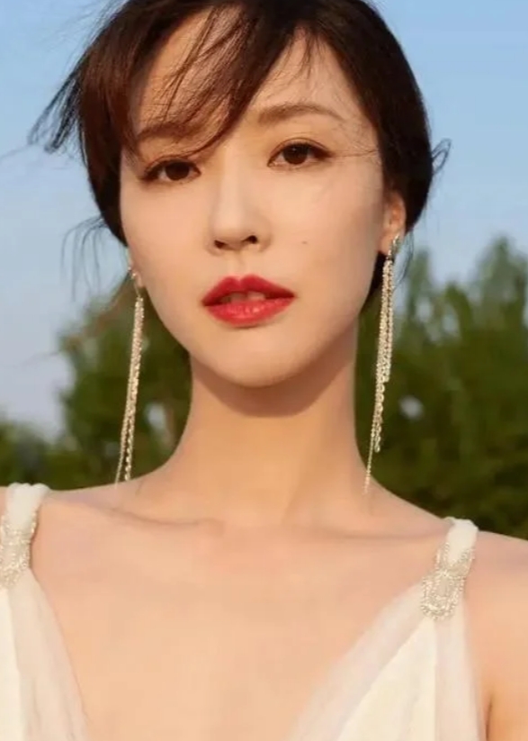 吴佳尼：爱情与成长的抉择