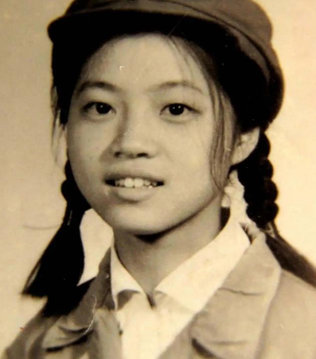 1969年，21岁的女知青廖晓东，为了响应号召，嫁给了一贫如洗的老光棍。新婚夜，