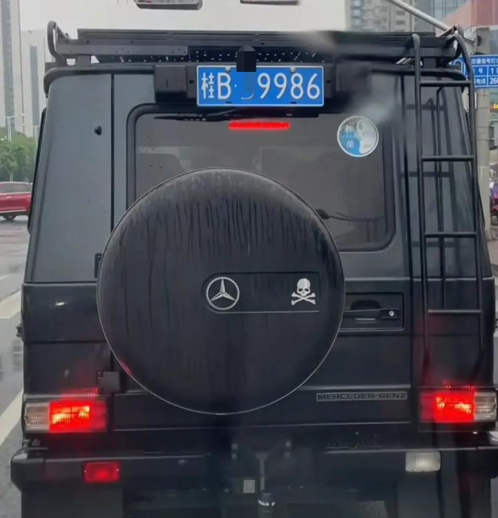 车牌这样挂要不要备案？交警叔叔同意吗？