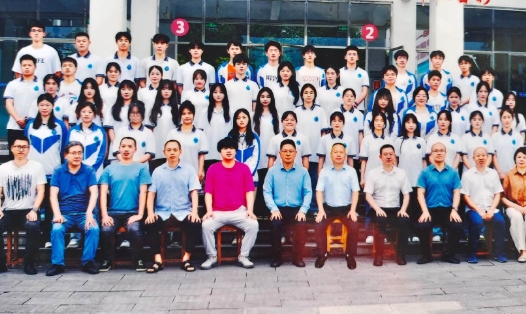 本人1983年高考，1985年中专毕业，分配到离家不远一个小县城的事业单位，亲身