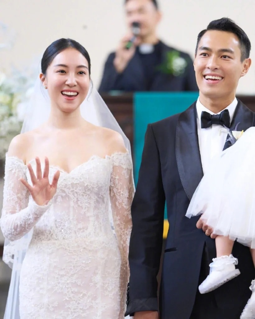 我的天啊❗杨祐宁老婆也太漂亮了吧！！
看到一张杨祐宁婚礼的照片，瞬间惊为天人，以