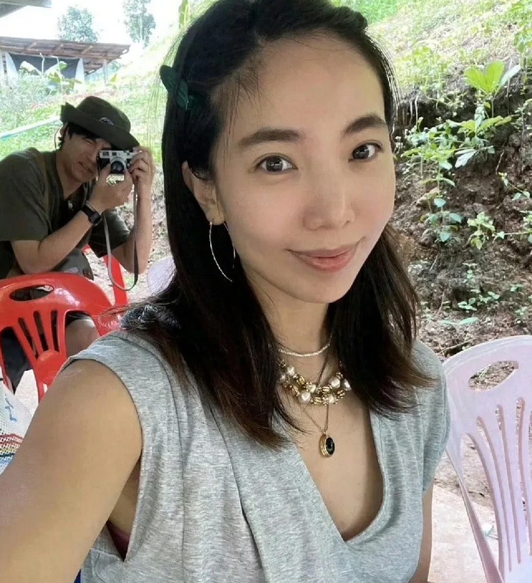 张婉婷破防了！直接发文大骂《再见爱人》的观察员，说这群人整天七嘴八舌挑拨离间，没