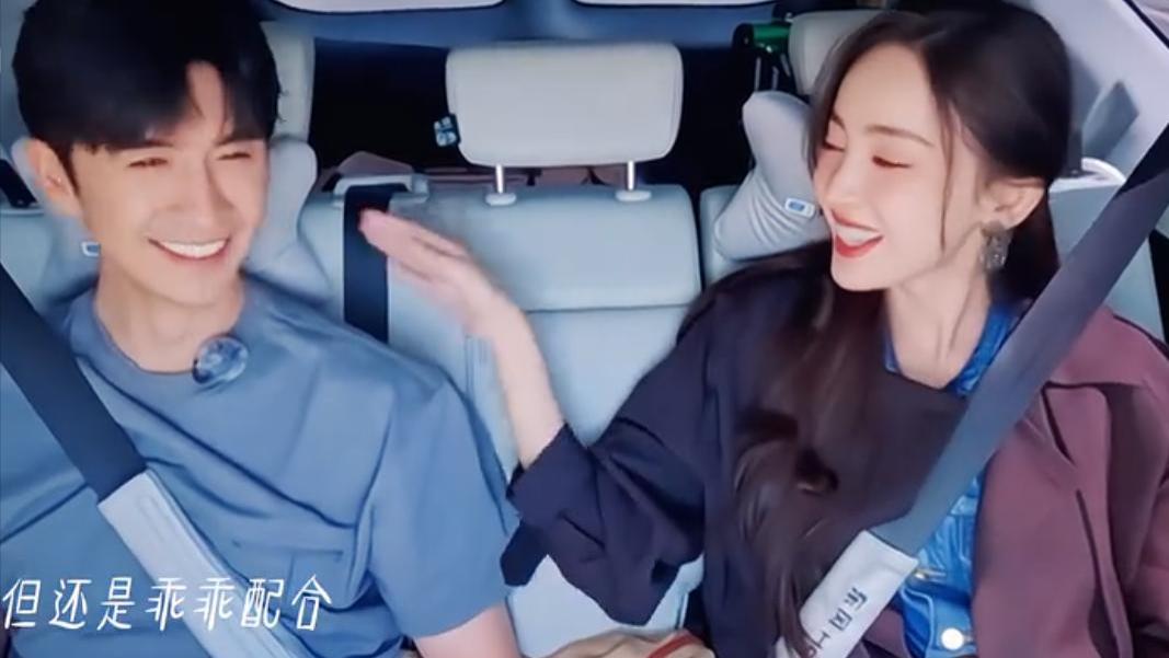 古力娜扎北京被偶遇，穿紧身黑丝大小腿一样粗，与闺蜜身材差距大