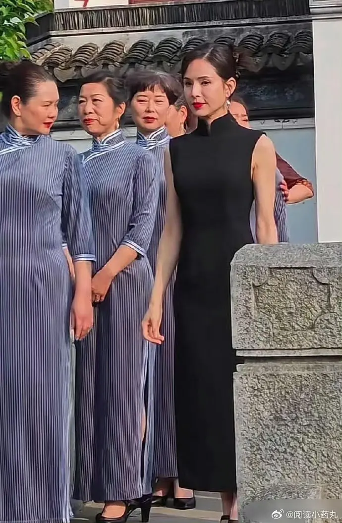 李若彤碰到了大妈们……