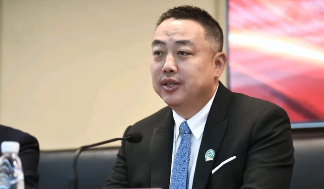 一次，撒贝宁问刘国梁:“家里的三个女人，你最疼谁？在你生命中排序的话，你是怎么排