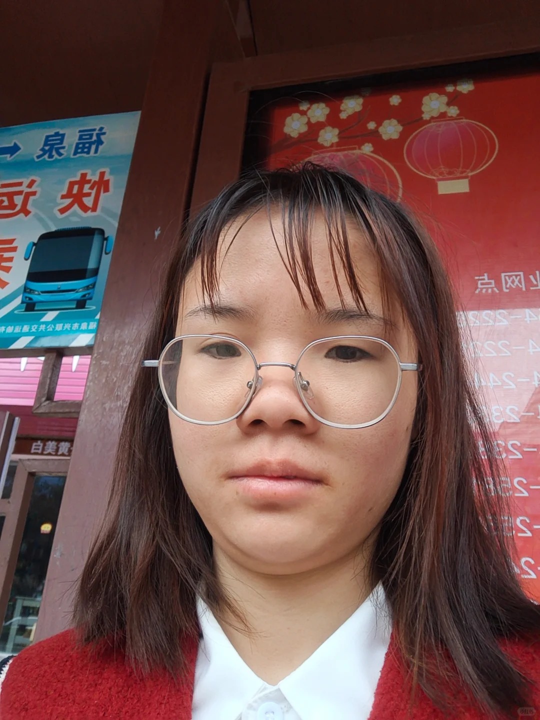 没化妆的我你瞧不起 化完妆的我你高攀不起
勿喷