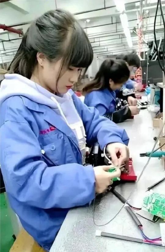 以前的厂妹VS现在的厂妹！