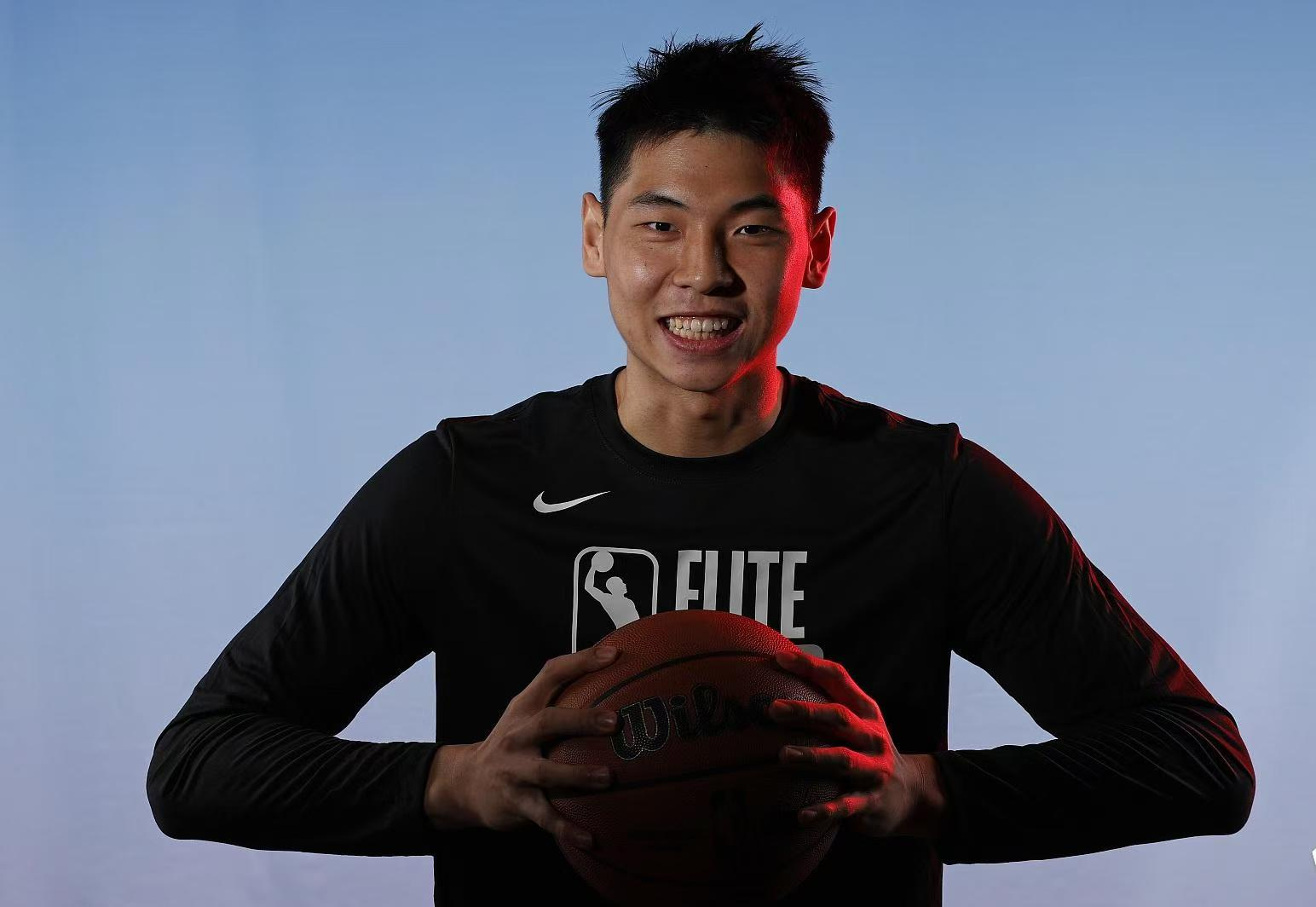 据国内媒体报道称，我国年轻球员崔永熙已经基本确定拿到NBA正式合同，不过并不是此